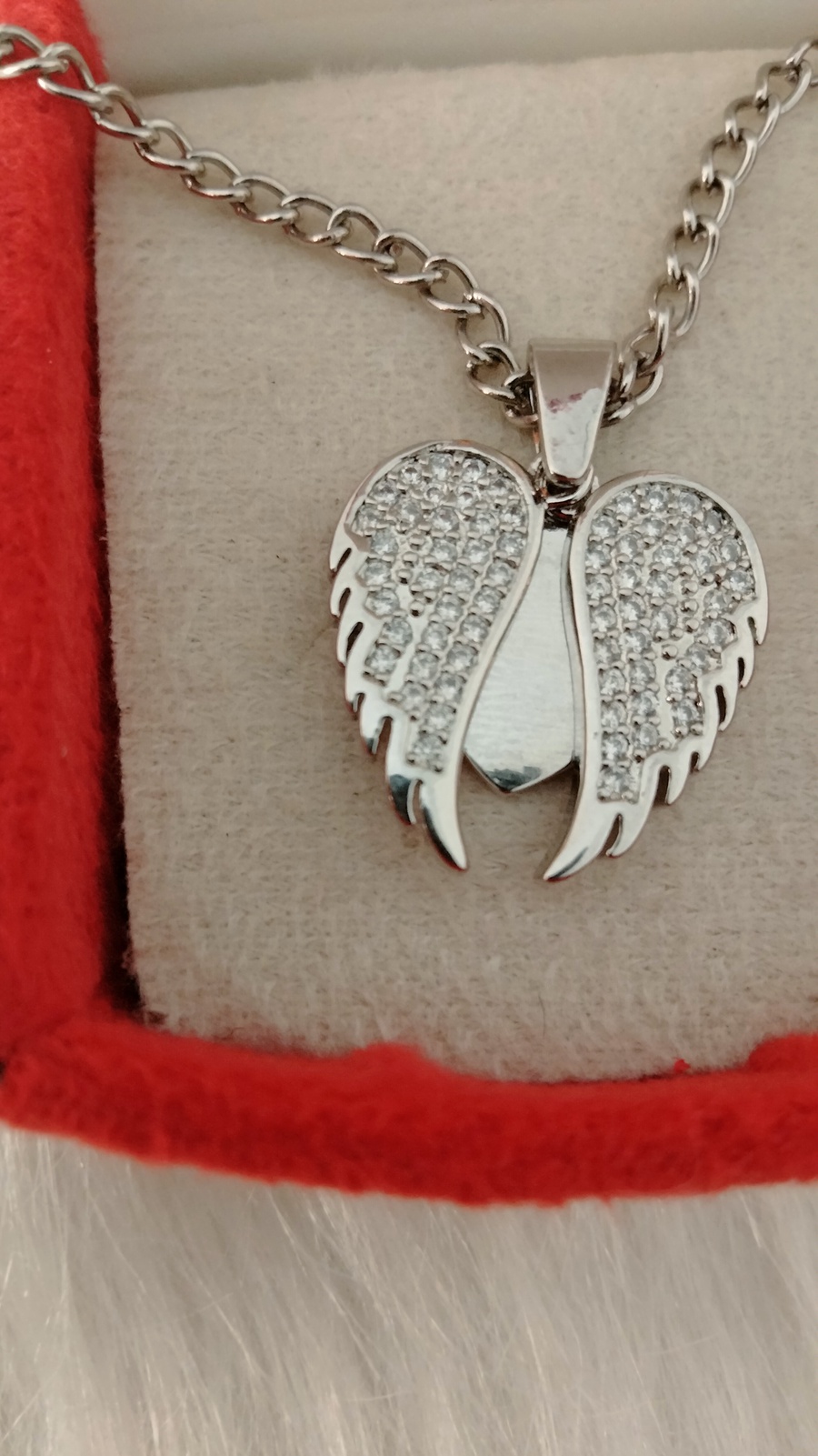 سلسله تريندى مع علبه قطيفة هديه