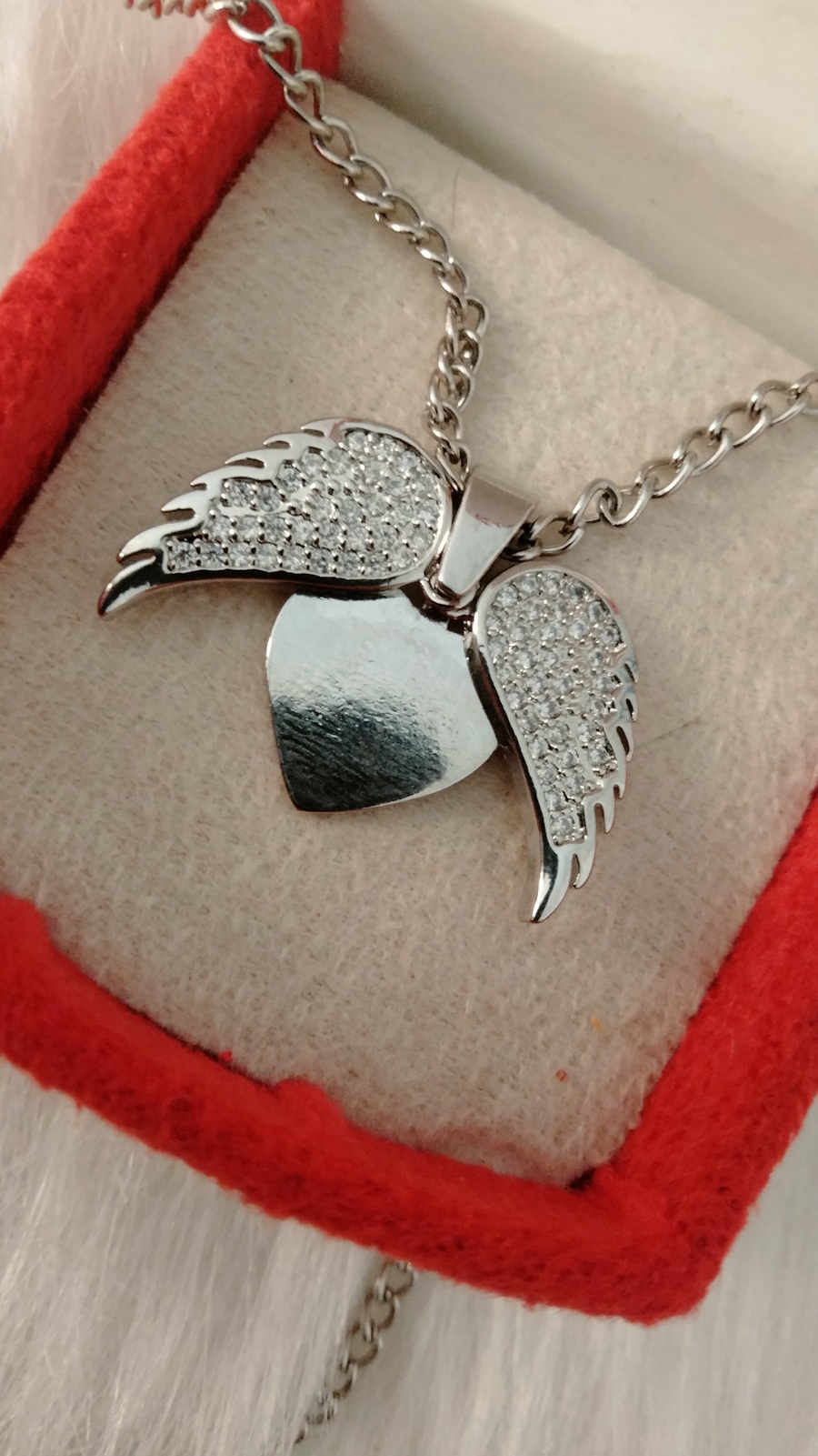 سلسله تريندى مع علبه قطيفة هديه